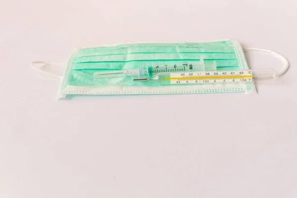 Termometro Siringa Concetto Autunno Raffreddore Comune Covd Influenza — Foto Stock