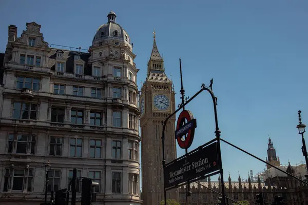 Eine Schöne Aufnahme Der Westminster Bahn Station Mit Big Ben — Stockfoto