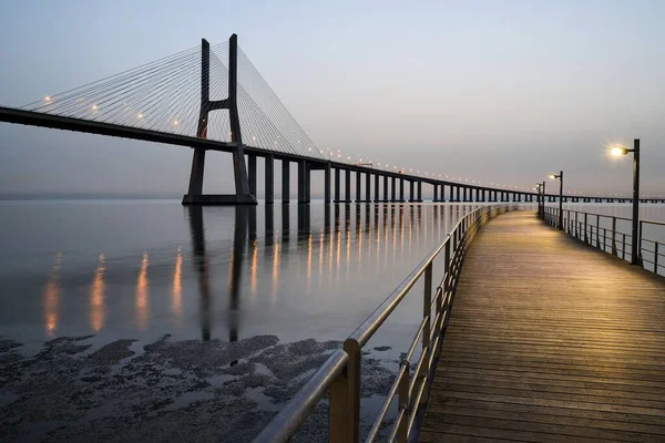 Прекрасний Схід Сонця Над Історичним Мостом Васко Гама Лісабоні Португалія — стокове фото