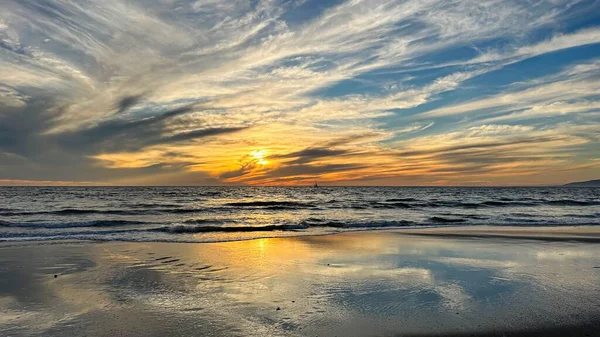 Pôr Sol Colorido Ilumina Praia Cais Oceano Los Angeles — Fotografia de Stock