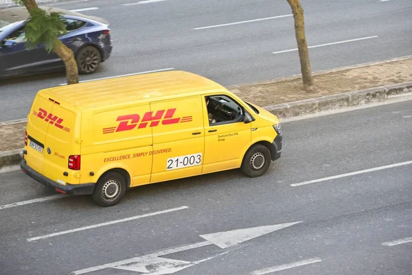 Yellow Dhl Van Driving Streets Lisbon Portugal — Stock Photo, Image