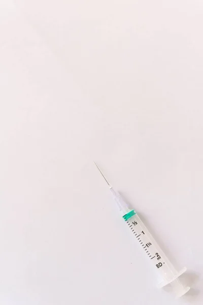 Spuit Een Witte Tafel Bereid Voor Injectie Het Ziekenhuis — Stockfoto