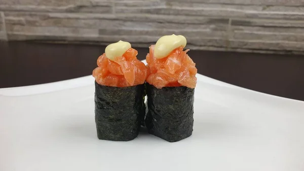 Eine Nahaufnahme Von Sushi Rollen Einem Japanischen Restaurant Serviert Auf — Stockfoto