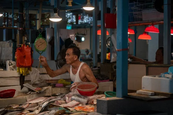 Sprzedaje Ryby Niedawno Odnowionym Whampoa Mokrej Rynku — Zdjęcie stockowe