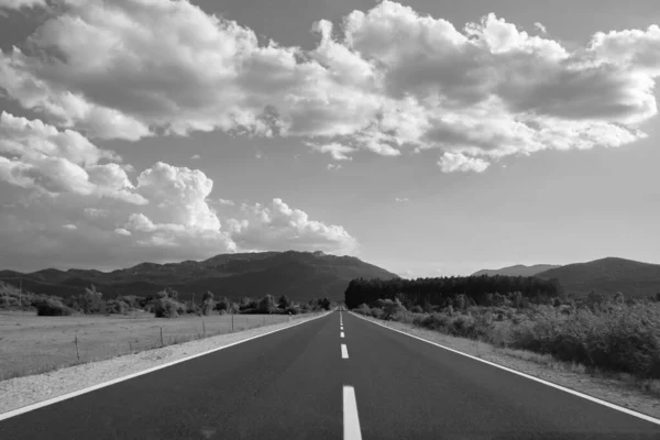 Grayscale View Open Countryside Road Mountains Grasses — Stock Photo, Image