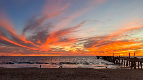 Mehrfarbige Winterbrand Sonnenuntergang Über Venice Pier Und Strand Los Angeles — Stockfoto