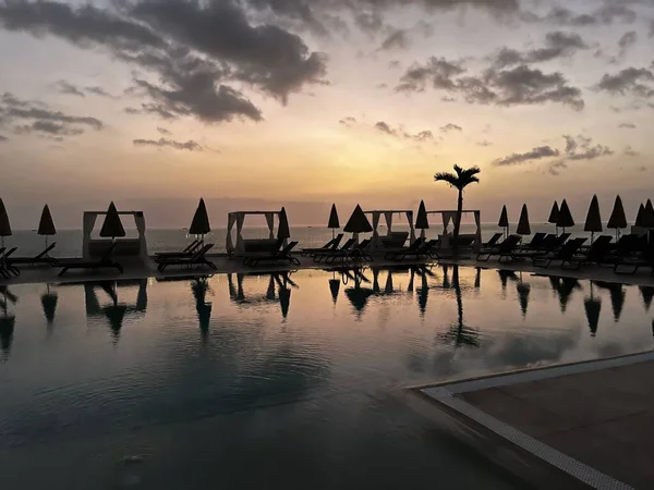Swimming Pool Beach Umbrellas Background Sunset — Stock Photo, Image
