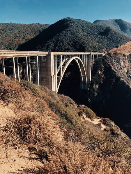 Длинный Мост Горах Солнечным Утром Калифорнии — стоковое фото