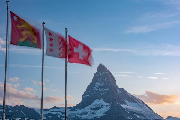 Three Flags Matterhorn Mountains Swiss Alps Valais Switzerland — Stock Photo, Image