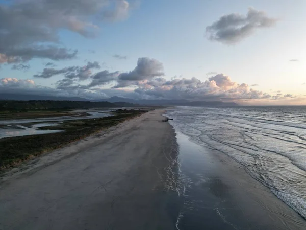 日落时沙滩的景致 — 图库照片