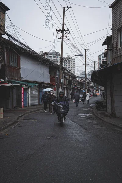 Вертикальный Вид Местную Уличную Жизнь Районе Хуанпу Шанхае Китай Фоне — стоковое фото