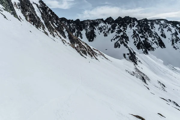 Засніжена Гора Піренеїв Проти Блакитного Неба Взимку — стокове фото