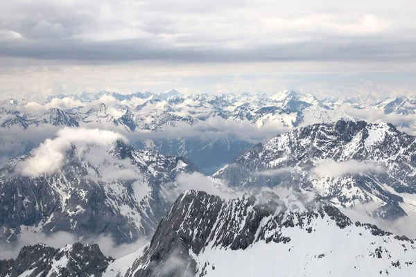 Повітряний Безпілотник Застрелив Засніжені Гірські Вершини — стокове фото