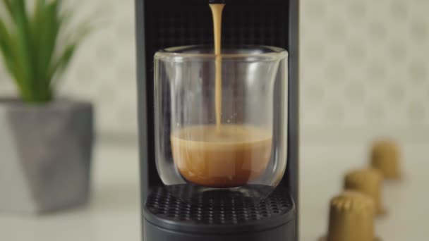 Een Close Beelden Van Een Espressomachine Die Koffie Zet Een — Stockvideo