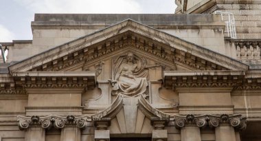 Londra, İngiltere 'deki Old Bailey' deki Merkezi Ceza Mahkemesi 'nin dış görünüşünün ayrıntıları..