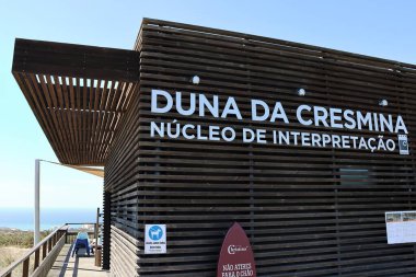 Cascais, Portekiz 'deki Cresmina Dune Yorum Binası
