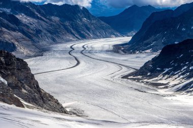 İsviçre 'deki Aletsch Buzulu ve Jungfrau Buzulu