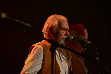 İngiliz Scrumpy ve Batılı grup The Wurzels Komedia, Bath 'da sahne aldılar. Birleşik Krallık. 8 Aralık,
