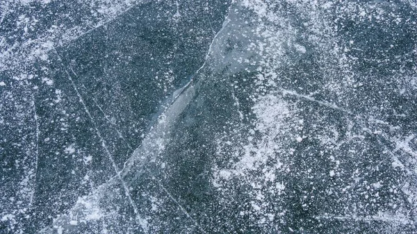 Ένα Κοντινό Πλάνο Μιας Παγωμένης Λίμνης Γρατσουνιές Στην Επιφάνεια — Φωτογραφία Αρχείου