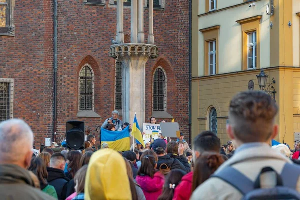 Una Folla Persone Una Manifestazione Ucraini Contro Guerra Ucraina — Foto Stock