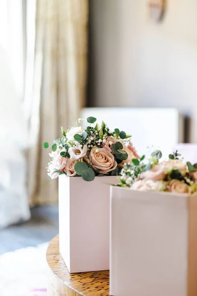 Gros Plan Vertical Bouquet Mariage Sur Une Table Dans Une — Photo