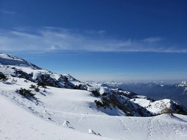 Uma Vista Panorâmica Das Encostas Cobertas Neve Montanha — Fotografia de Stock