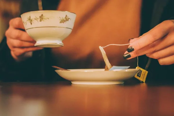 Closeup Woman Drinking Tea — Stock Photo, Image