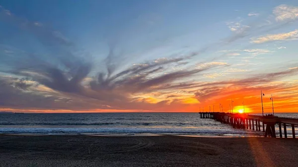 Colorato Tramonto Illumina Spiaggia Molo Oceano Los Angeles — Foto Stock