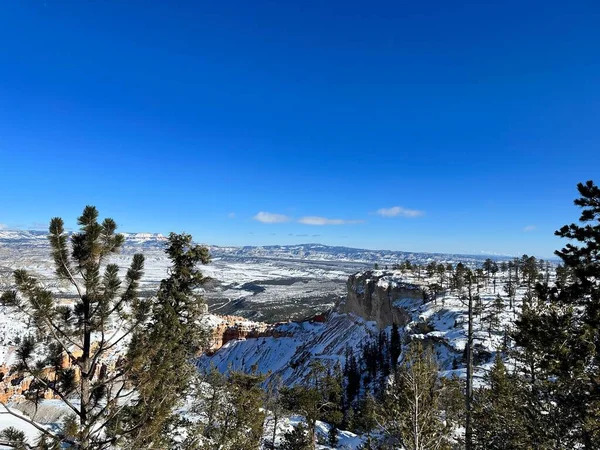 Beautiful Shot Rough Snowy Cliffs Blue Sky — Stock Photo, Image