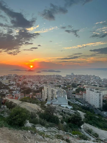 Vertikal Bild Byggnaderna Marseille Stad Solnedgången Frankrike — Stockfoto