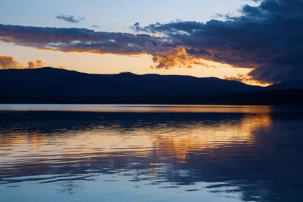 Eine Wunderschöne Landschaft Placid Lake Bei Sonnenuntergang — Stockfoto
