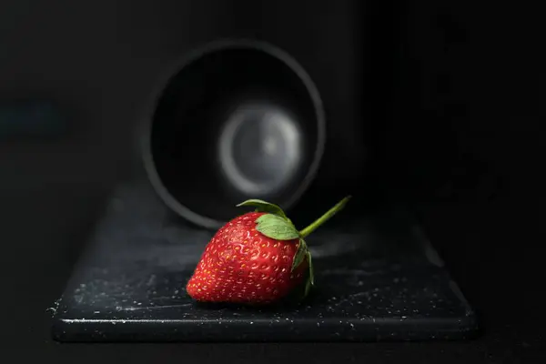 Closeup Shot Fresh Strawberry Black Shelf — Stock Photo, Image