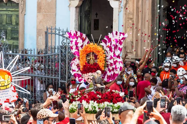 Salvador Bahia Brazylia Grudnia 2022 Tłum Katolików Salutujący Wizerunkowi Santa — Zdjęcie stockowe