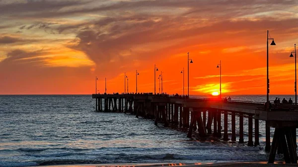 Färgglada Solnedgången Lyser Upp Stranden Piren Och Havet Los Angeles — Stockfoto