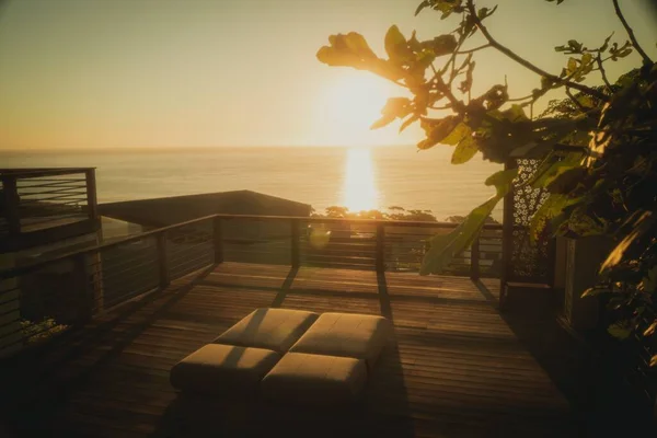 Vacker Bild Balkong Med Utsikt Över Havet Solnedgången — Stockfoto
