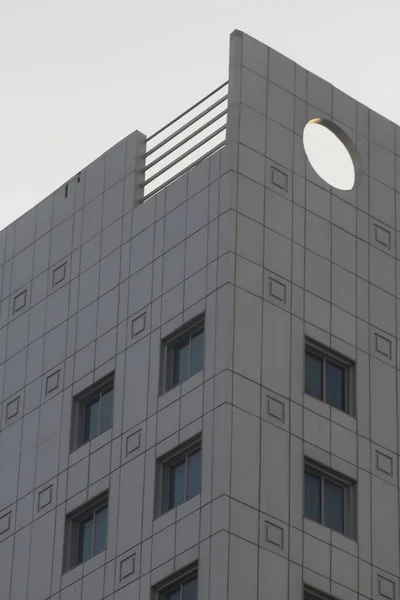 Edifício Moderno Com Janelas Vidro Centro Cidade — Fotografia de Stock