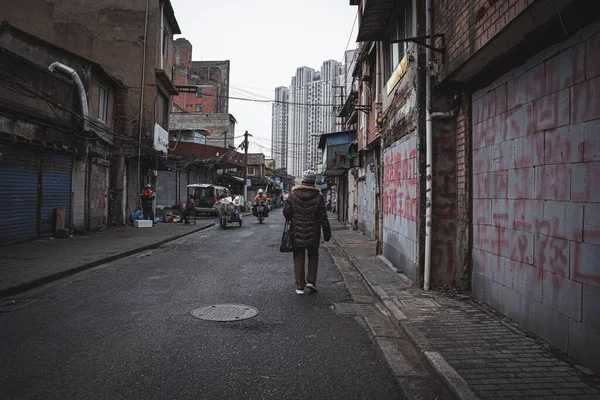 Местная Улица Районе Хуанпу Шанхай Китай Гуляющими Людьми — стоковое фото