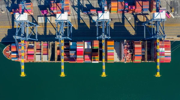 Вид Дрон Величезного Вантажного Корабля Контейнерами Порту — стокове фото