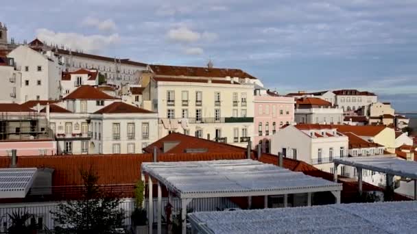 Kątowe Ujęcie Portas Sol Pejzażem Miejskim Ponury Dzień Lizbona Portugalia — Wideo stockowe