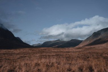 Glencoe ile kaplı Buachaille Etive Mor 'un güzel bir manzarası.