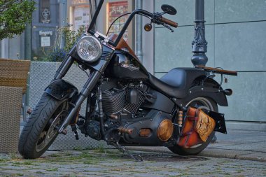Harley Davidson bir otoparkta