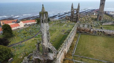 St Andrews Katedrali 'nin gündüz manzarası