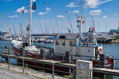 Warnemuende 'de gemileri olan liman, Rostock Almanya