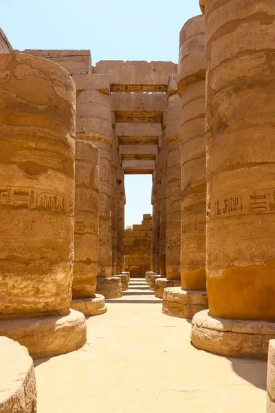 Eine Vertikale Aufnahme Der Säulen Der Großen Hypostilhalle Luxor Karnak — Stockfoto