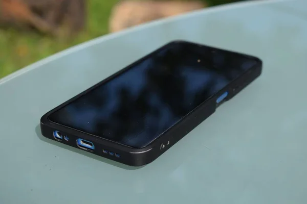Cool Zwarte Smartphone Het Gladde Oppervlak — Stockfoto