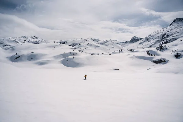 Detailní Záběr Muže Který Zimě Leze Pyrenejích — Stock fotografie