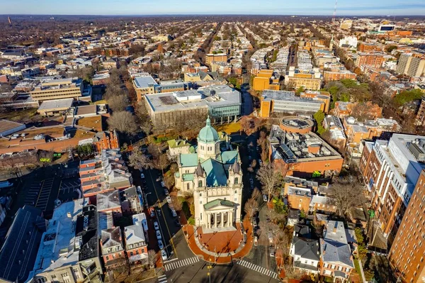 バージニア コモンウェルス大学とバージニア州リッチモンドのファン地区の空中写真 — ストック写真