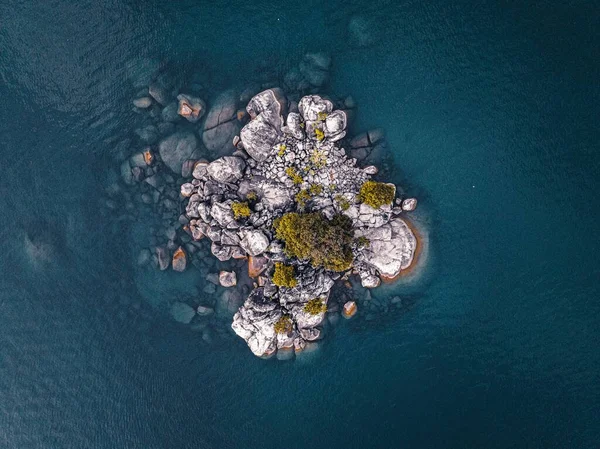 Egy Sziget Óceán Madártávlatból — Stock Fotó