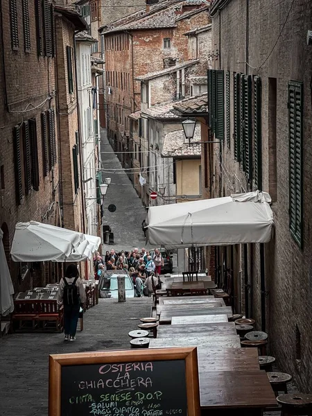 Vertical Narrow Italian Street Group Elderly People Gathered Together — Stock Photo, Image