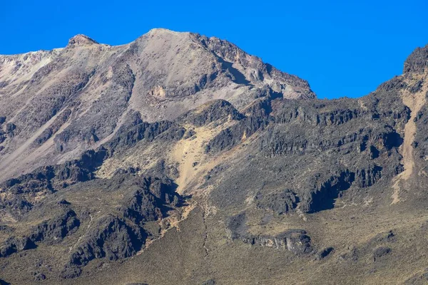 Ett Vackert Landskap Mexikos Vulkan Popocatepetl Mot Den Klarblå Himlen — Stockfoto